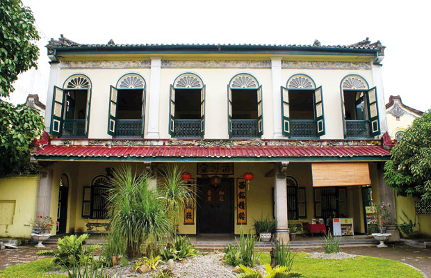 leave-to-indonesia: Tjong A Fie House
