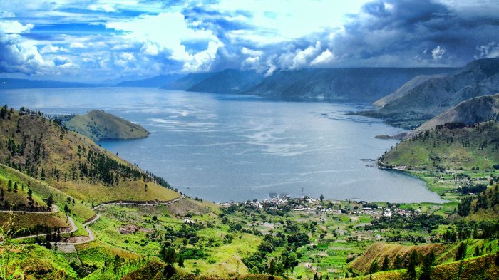Lihat Lebih Dekat Eloknya Danau Toba Dengan Naik Motor Skuter -  Tribunnews.com Mobile